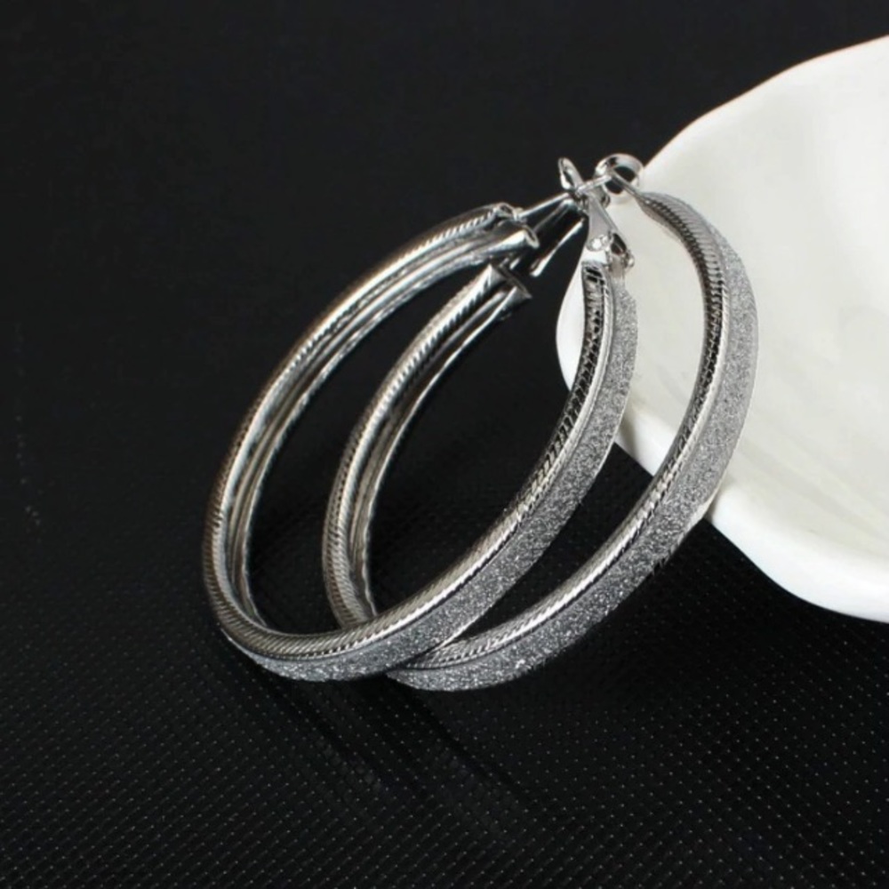 NEW!๐๐BIG! PRETTY! SPARKLE HOOPS! SILVERY!๐๐ - Picture 5 of 7